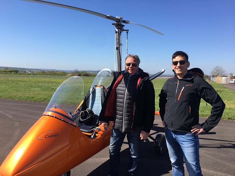 Michael und ein Gast vor dem Abflug